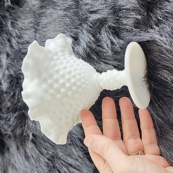 FENTON  LARGE WHITE MILK GLASS HOBNAIL COMPOTE PEDESTAL  DISH . - Picture 7 of 7
